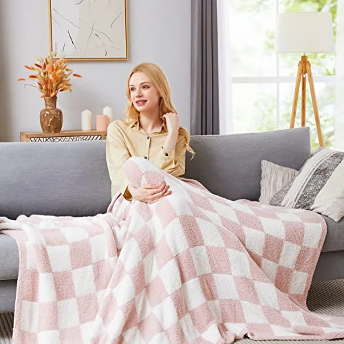 Checkered Knit Throw in Blush Pink, detail view