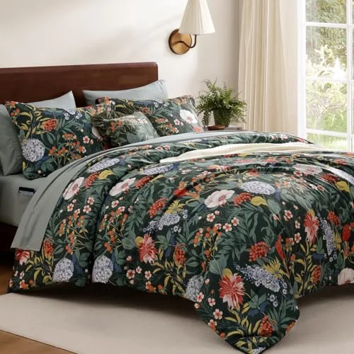 Printed Comforter Sets in Green, Queen, detail view