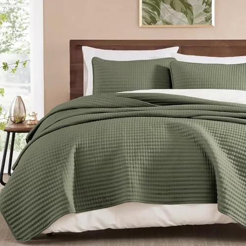Lightweight Quilt Set in Olive Green