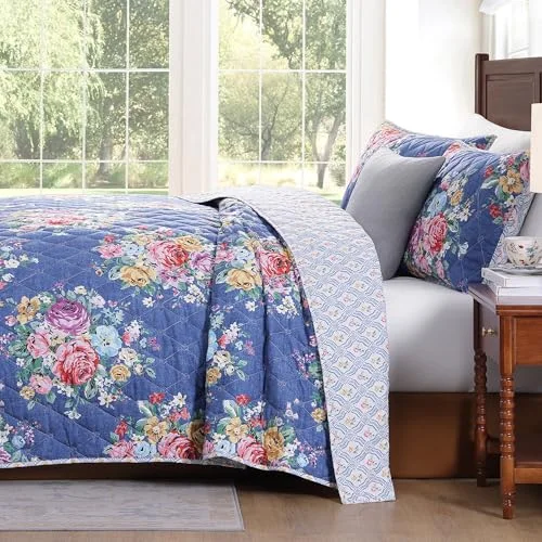 Farmhouse Quilt Set in Blue, Twin, detail view