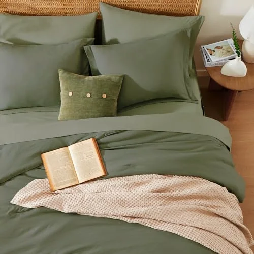 Comforter + Throw Bundles in Green, Queen, detail view