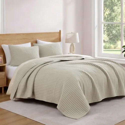 Lightweight Quilt Set in Almond Oatmeal, Queen, detail view