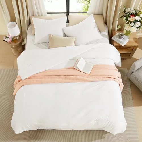 3-Piece Comforter Set in Arctic White, Queen, detail view