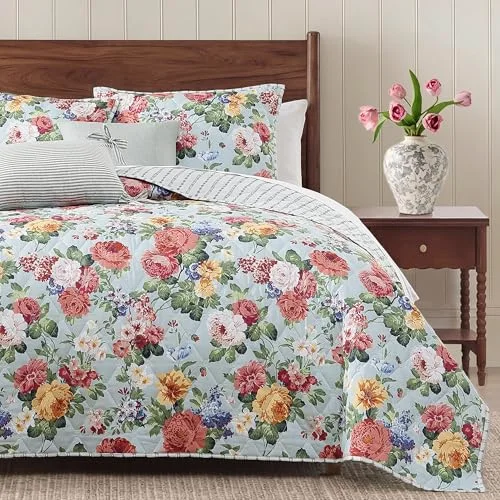 Farmhouse Quilt Set in Sage Green