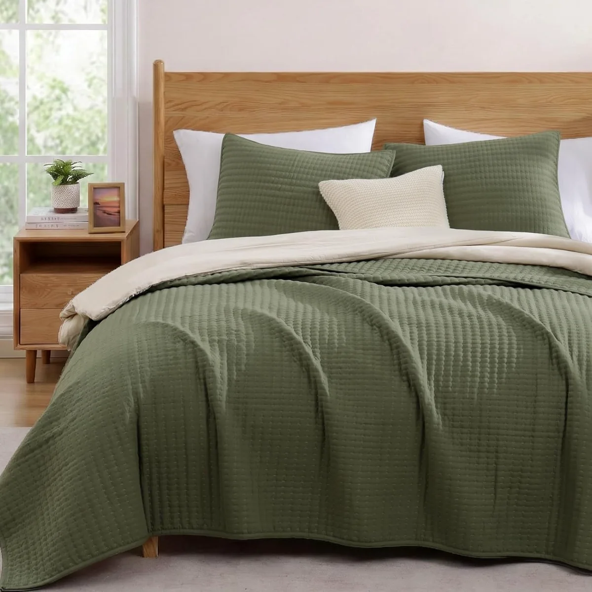 Lightweight Quilt Set in Olive Green