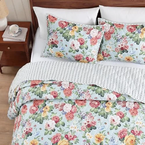 Farmhouse Quilt Set, detail view