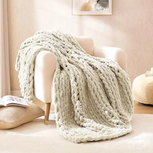 Chunky Knit Throw in Beige