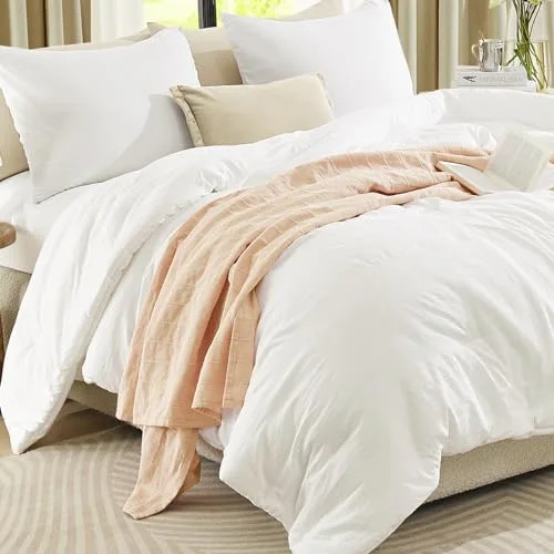 3-Piece Comforter Set in Arctic White, Queen, detail view