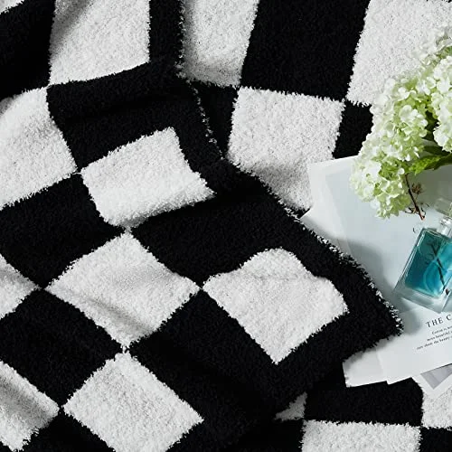 Checkered Knit Throw in Black White, detail view