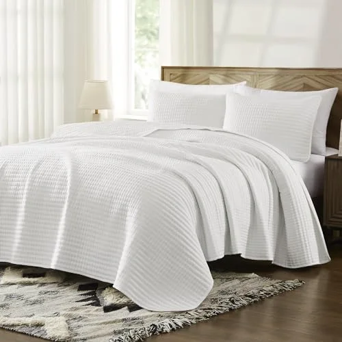 Lightweight Quilt Set in Arctic White, King, detail view