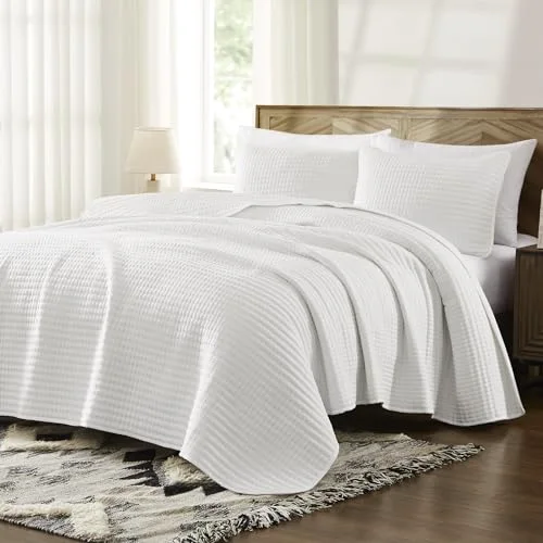 Lightweight Quilt Set in Arctic White, Queen, detail view