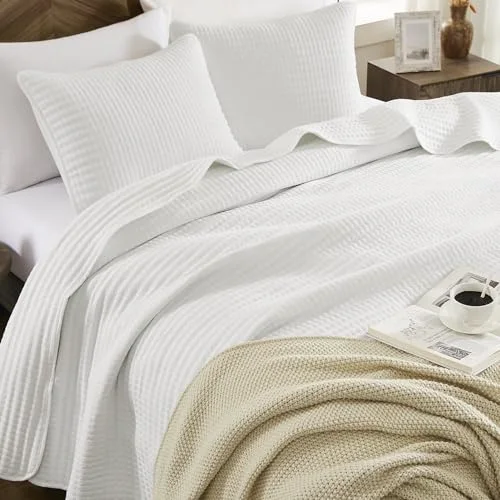 Lightweight Quilt Set in Arctic White, King, detail view