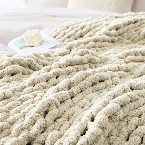 Chunky Knit Throw, detail view