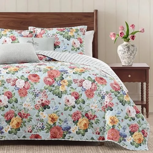 Farmhouse Quilt Set in Sage Green